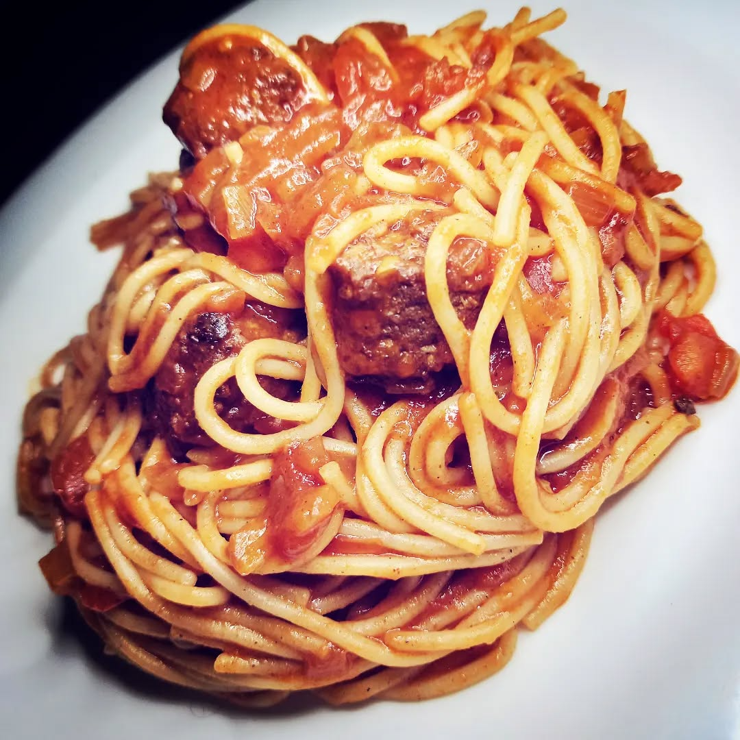 Classic vegan spaghetti with rich tomato sauce - Catering Gauteng