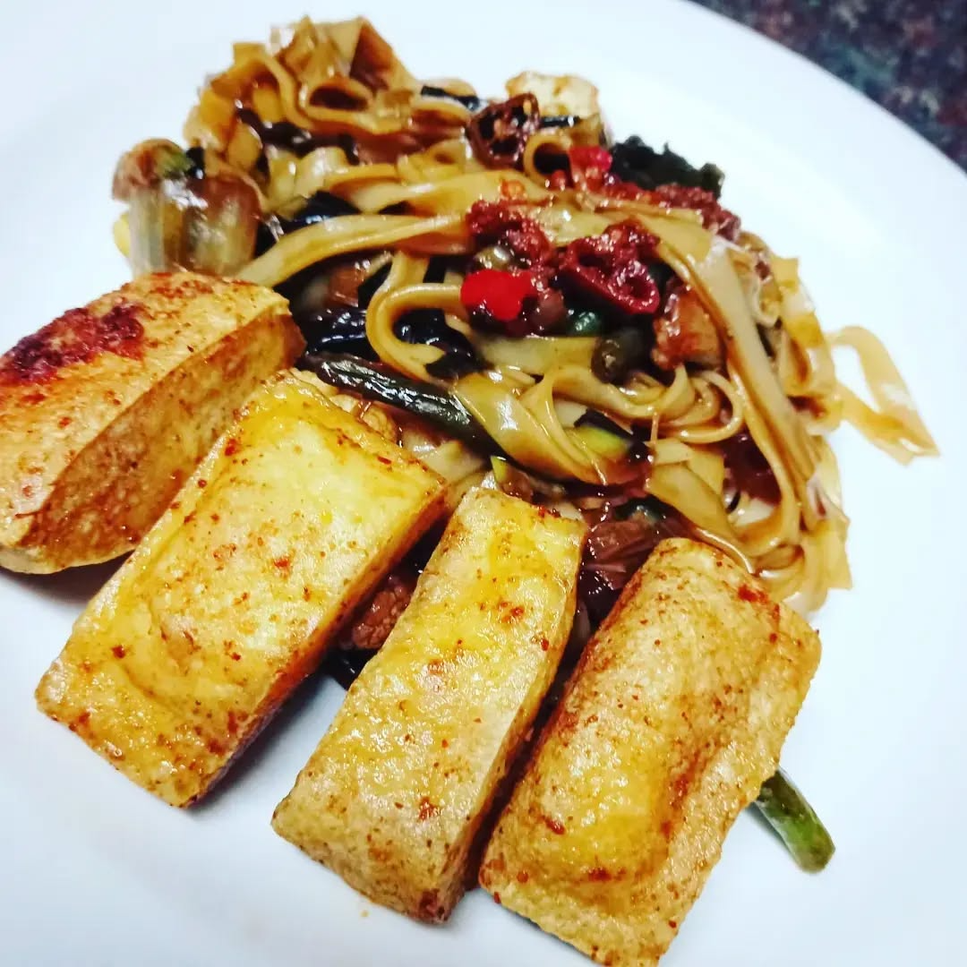 Flavourful vegan noodles with tofu and vegetables - Bakiel Catering Rosebank